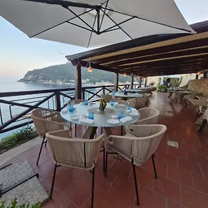 palazzo-vescovile-hotel.hotelitalianriviera.com/