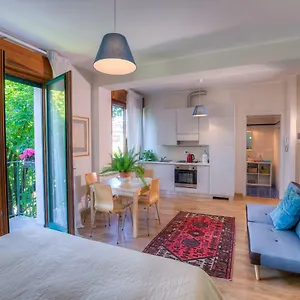 https://ritas-garden.it-lombardy.com